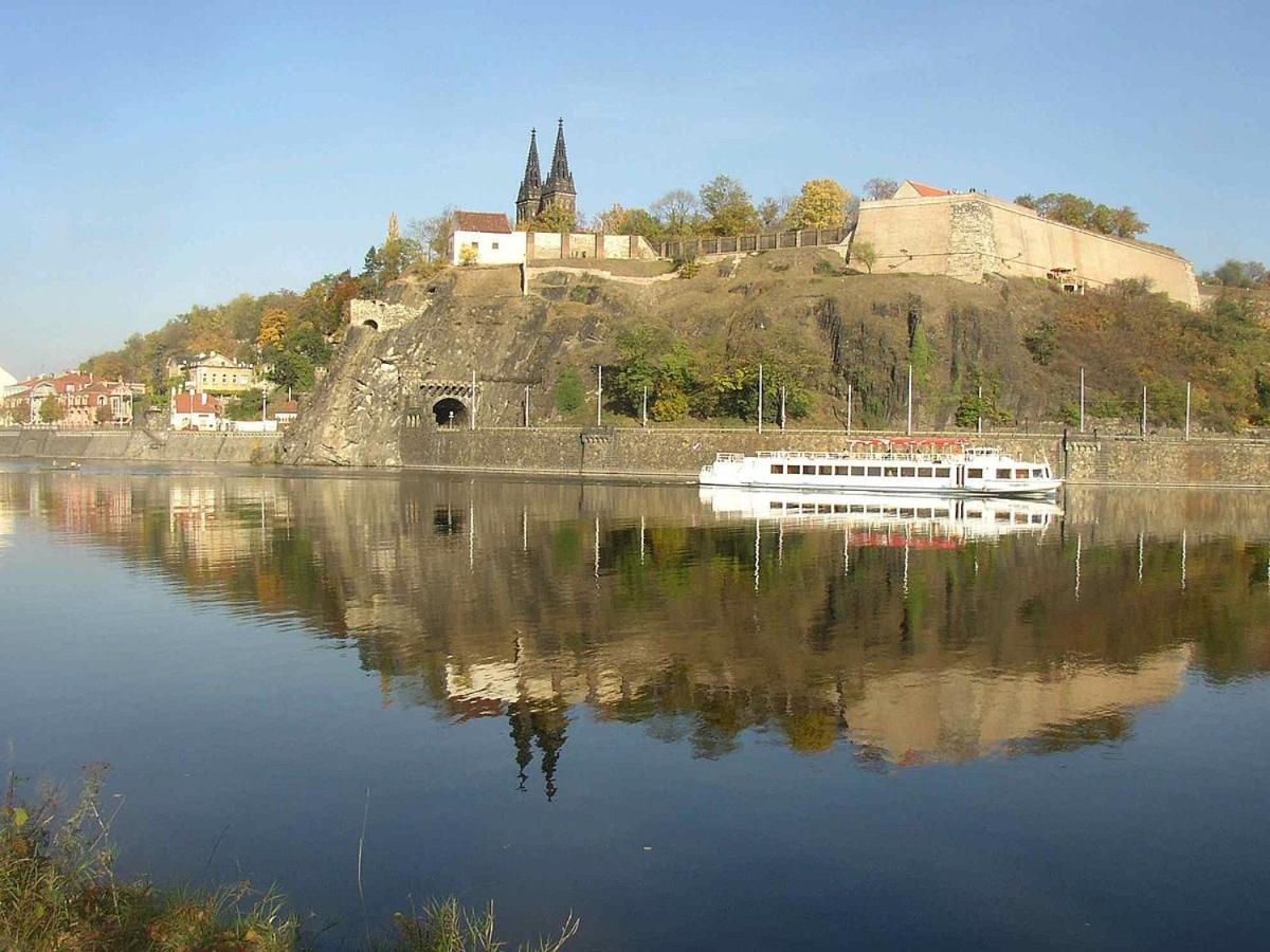 Helen Homestay Vysehrad Prague Exterior photo